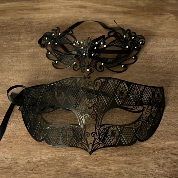 2 Black Masquerade Masks - Picture 1 of 3